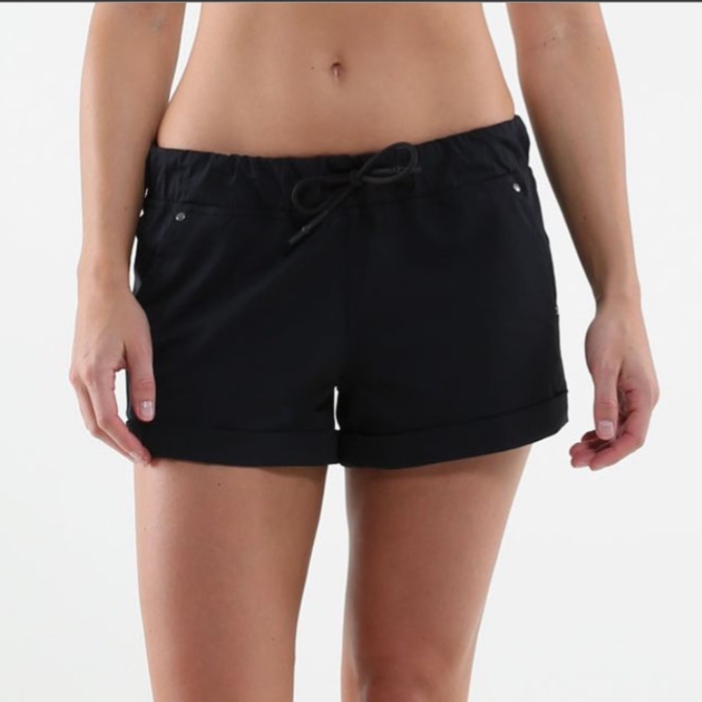 Lululemon Play All Day Short in Black 🖤
